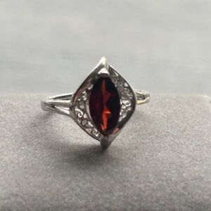925 Sterling Silver Ring with Garnet Stone